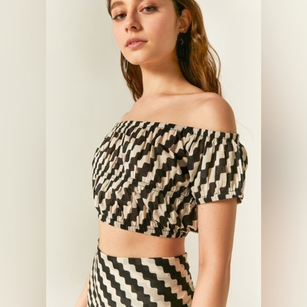 NWT Large Compania Fantastica Crop Top ZigZag Pattern 100% Cotton Shoulder​ Euro